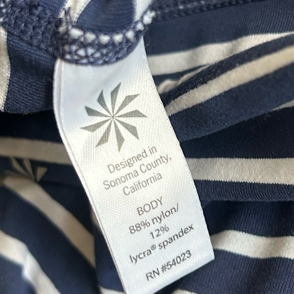 🩷ATHLETA NAVY BLUE WHITE STRIPE WORKOUT LOUNGE CAPRI LEGGINGS SIZE MEDIUM GYM - Picture 5 of 6